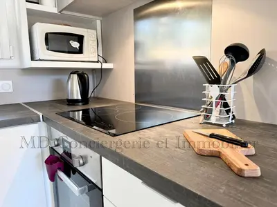 Cuisine ou kitchenette dans l'établissement Chalet en bord de plage