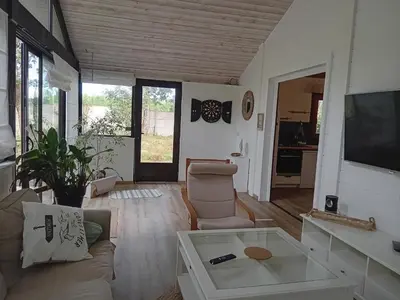 Télévision ou salle de divertissement dans l'établissement Le Chalet d'Isabelle-sur la vélodyssée-drap-serviette