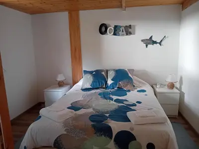 Un ou plusieurs lits dans un hébergement de l'établissement Le Chalet d'Isabelle-sur la vélodyssée-drap-serviette