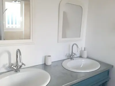 Salle de bains dans l'établissement Maison proche du Bassin d'Arcachon