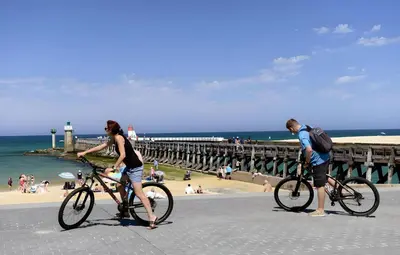 Vélo sur le terrain de l'établissement Appartement n 24 pour 4 à 6 personnes plages à pied ou dans les environs