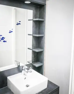 Salle de bains dans l'établissement Village Vacances Les Genêts
