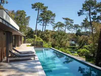 Piscine de l'établissement Villa de Luxe Contemporaine à Hossegor - FR-1-791-39 ou située à proximité