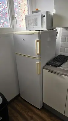 Cuisine ou kitchenette dans l'établissement Maison de ville