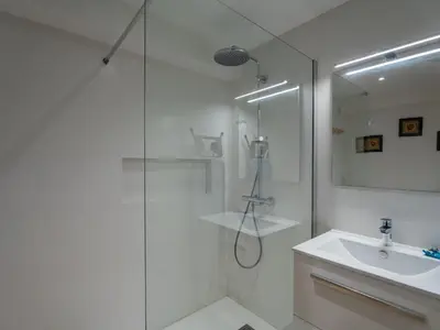 Salle de bains dans l'établissement Appartement T3 proche océan, Biscarrosse Plage, pour 6, parking - FR-1-319-606