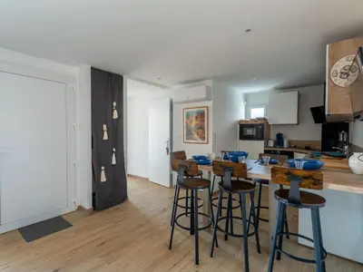 Cuisine ou kitchenette dans l'établissement Appartement T3 PMR Biscarrosse 6 Pers, Clim Parking - FR-1-319-607