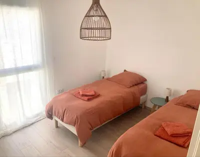 Un ou plusieurs lits dans un hébergement de l'établissement New house 10 min from the beach