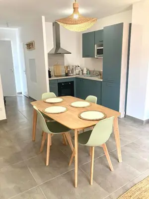 Cuisine ou kitchenette dans l'établissement New house 10 min from the beach