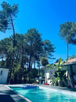 Piscine de l'établissement modern appartement with private garden & shared pool ou située à proximité