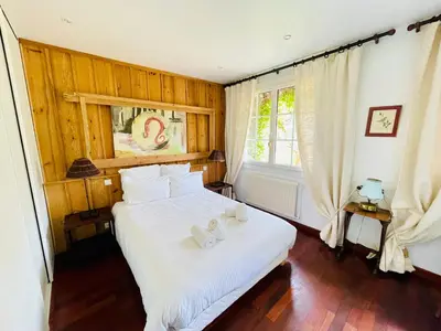 Un ou plusieurs lits dans un hébergement de l'établissement Soimi, villa 4 chambres, petite piscine, plages a pieds
