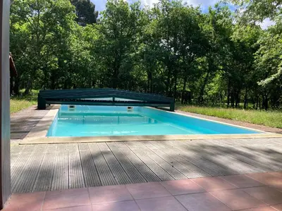 Piscine de l'établissement maison dans les landes avec piscine ou située à proximité