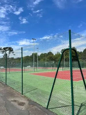 Tennis ou squash au sein de la maison de vacances ou à proximité