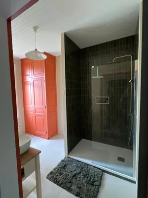 Salle de bains dans l'établissement La Maison Léon