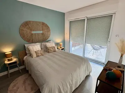 Un ou plusieurs lits dans un hébergement de l'établissement Appartement cosy, terrasse privée, parking, centre ville