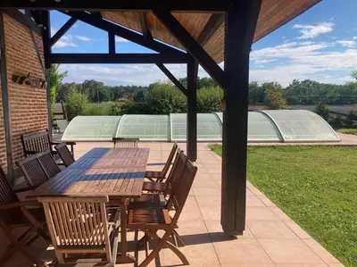 Terrasse ou espace extérieur de l'établissement Gavial - Grande maison avec piscine