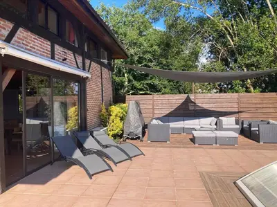 Coin salon dans l'établissement Gavial - Grande maison avec piscine