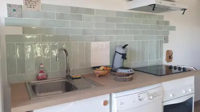 Cuisine ou kitchenette dans l'établissement Le Gîte du Lac d'Hostens