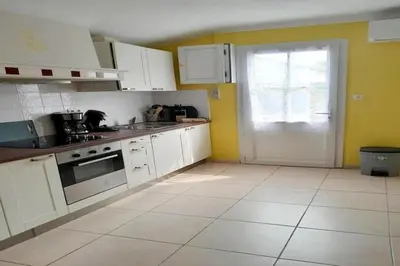 Cuisine ou kitchenette dans l'établissement Holiday Home in La Teste near Arcachon Beach