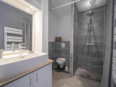 Salle de bains dans l'établissement Maison de vacances à Mimizan Plage - Confort moderne proche océan - FR-1-50-177