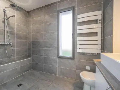 Salle de bains dans l'établissement Maison de vacances à Mimizan Plage - Confort moderne proche océan - FR-1-50-177
