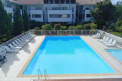 Piscine de l'établissement Superb apartment with terrace near beach ou située à proximité