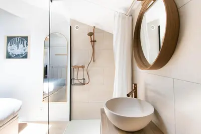 Salle de bains dans l'établissement Le Marco Polo