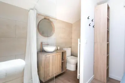 Salle de bains dans l'établissement Le Marco Polo