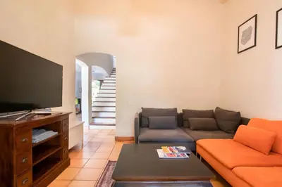 Télévision ou salle de divertissement dans l'établissement Villa des Landes - Seignosse - jacuzzi