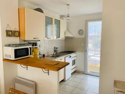 Cuisine ou kitchenette dans l'établissement Charmante maison plage