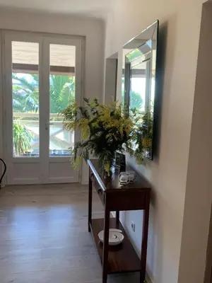 Télévision ou salle de divertissement dans l'établissement Hôtel La Cote d'Argent