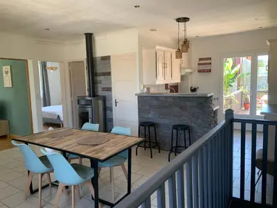 Cuisine ou kitchenette dans l'établissement La villa Jeanne- Charmante maison avec très belle terrasse couverte à 10 min du centre de Salies de Bearn