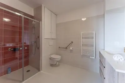 Salle de bains dans l'établissement Résidence de Dax