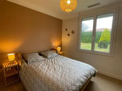 Un ou plusieurs lits dans un hébergement de l'établissement Le 102 - Cozy, quiet one-story house in Mées