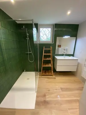 Salle de bains dans l'établissement Le 102 - Cozy, quiet one-story house in Mées