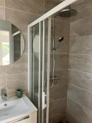 Salle de bains dans l'établissement Studio neuf avec Terasse Jardin