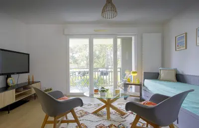 Télévision ou salle de divertissement dans l'établissement Appartement Lumineux et Calme