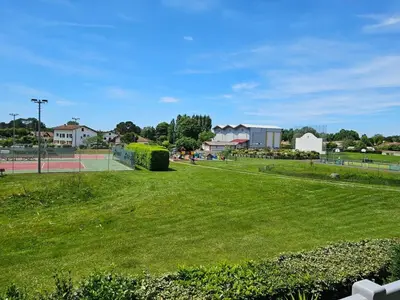 Tennis ou squash au sein de l'appartement ou à proximité