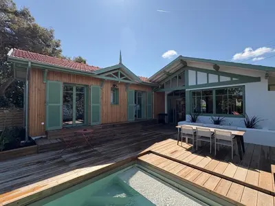 Piscine de l'établissement Villa rénovée sur Bassin d'Arcachon ou située à proximité