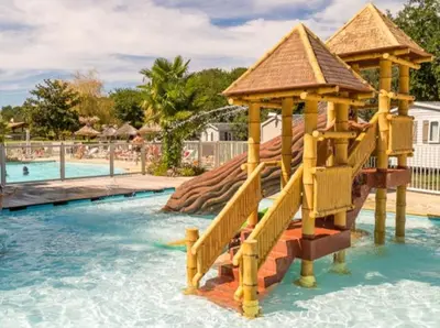 Piscine de l'établissement MOBIL HOME BISCAROSSE LAC - Loc du Samedi au Samedi uniquement ou située à proximité