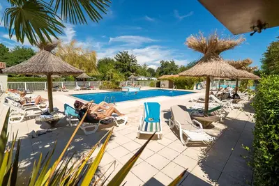 Piscine de l'établissement MOBIL HOME BISCAROSSE LAC - Loc du Samedi au Samedi uniquement ou située à proximité