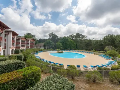 Piscine de l'établissement Appartement avec balcon et piscine - Golf de Biscarrosse - 4 pers - FR-1-319-616 ou située à proximité