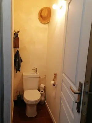 Salle de bains dans l'établissement Chambre d'hôtes 2 - Exotique - Un Refuge à Cachen