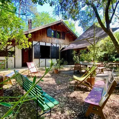 Maison de vacances de famille sous les pins