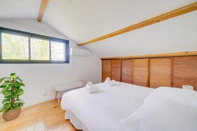 Un ou plusieurs lits dans un hébergement de l'établissement La maison du port – Maison avec piscine à La Teste