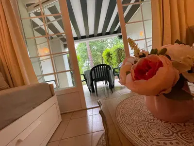 Coin salon dans l'établissement Joli appartement au golf