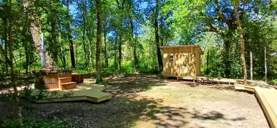 Jardin de l'établissement Tente Lodge