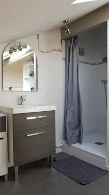 Salle de bains dans l'établissement L'escapade Landaise, Confort, Plage et Soleil