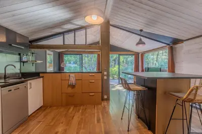 Cuisine ou kitchenette dans l'établissement Charmant chalet proche Hossegor