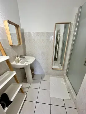 Salle de bains dans l'établissement Bel appartement à Capbreton