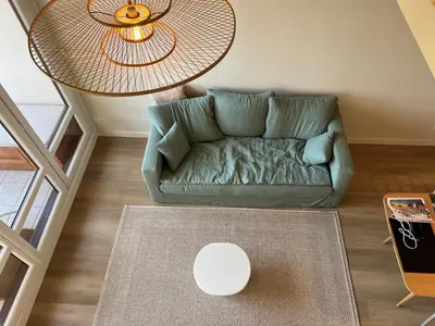 Coin salon dans l'établissement Seignosse : Appartement rénové à pied des plages avec climatisation - FR-1-239-1126